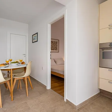 House Barbara 2 아파트 Kornić